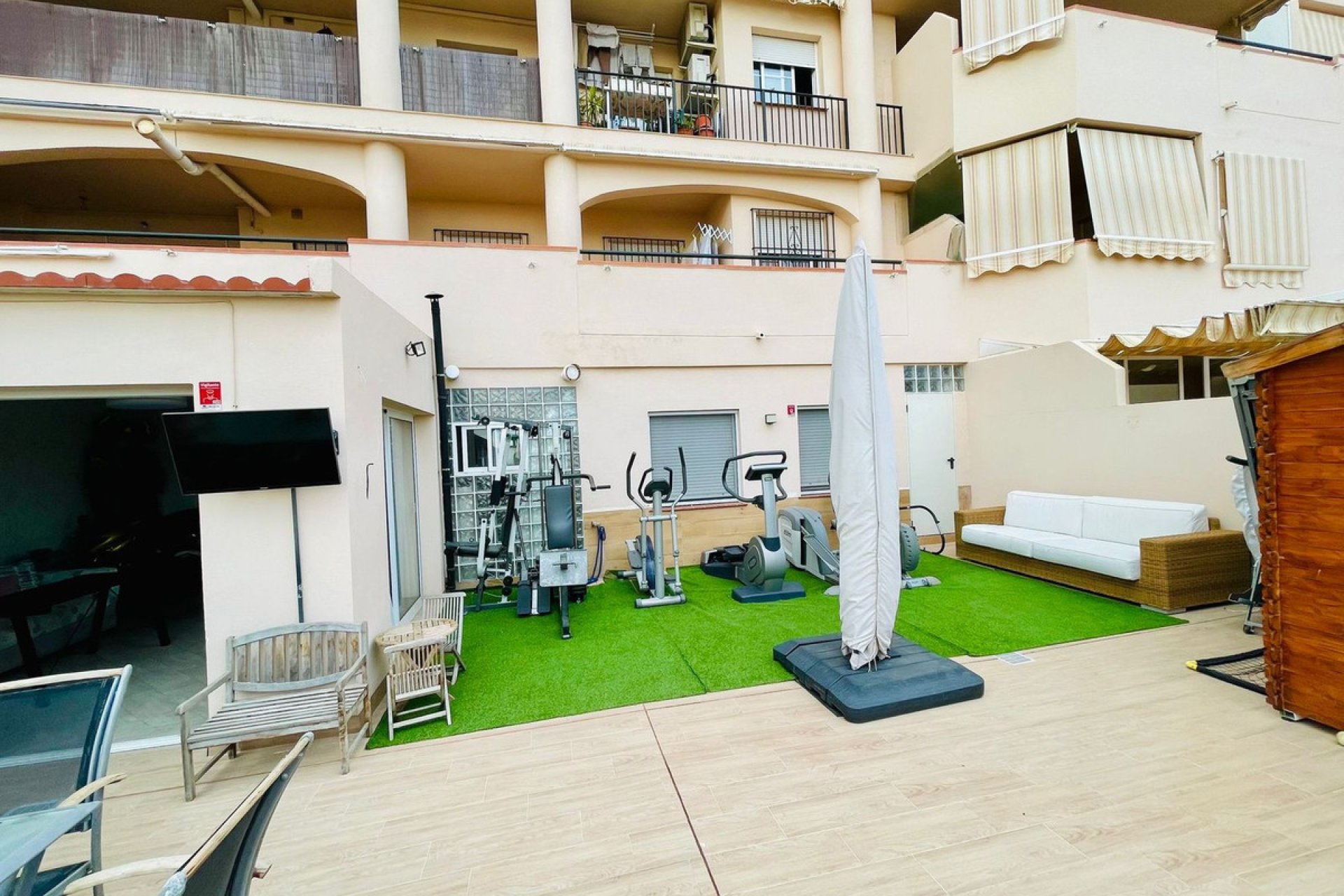 Resale - Apartment - Middle Floor Apartment - Estepona - Estepona Centro