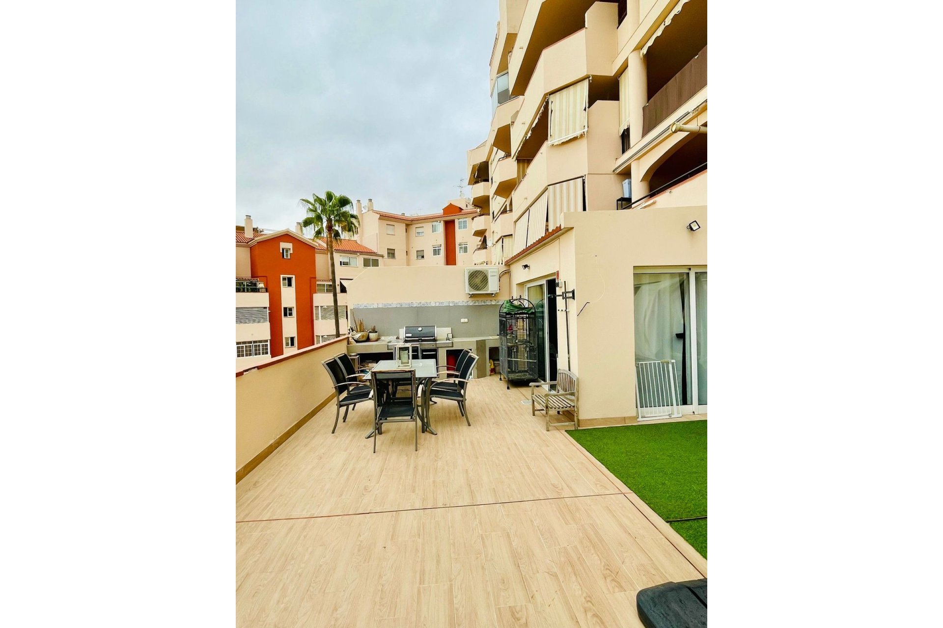 Resale - Apartment - Middle Floor Apartment - Estepona - Estepona Centro