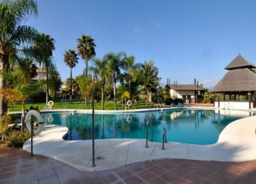 Resale - Apartment - Middle Floor Apartment - Estepona - Estepona Centro