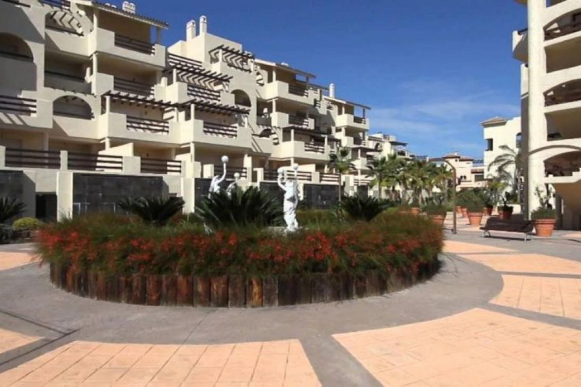 Resale - Apartment - Middle Floor Apartment - Estepona - Estepona Centro