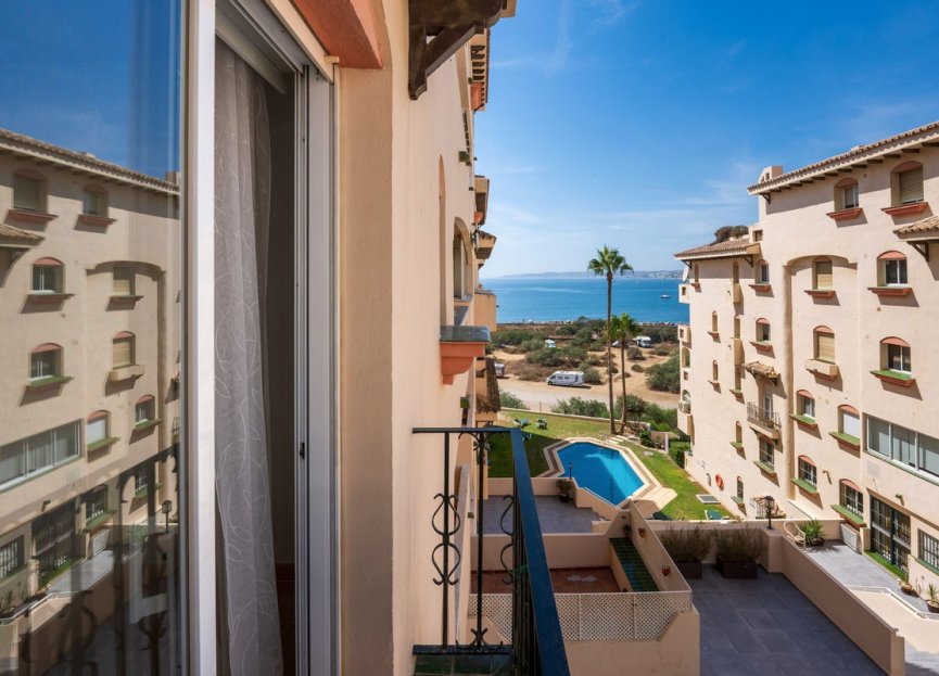 Resale - Apartment - Middle Floor Apartment - Estepona - Estepona Centro