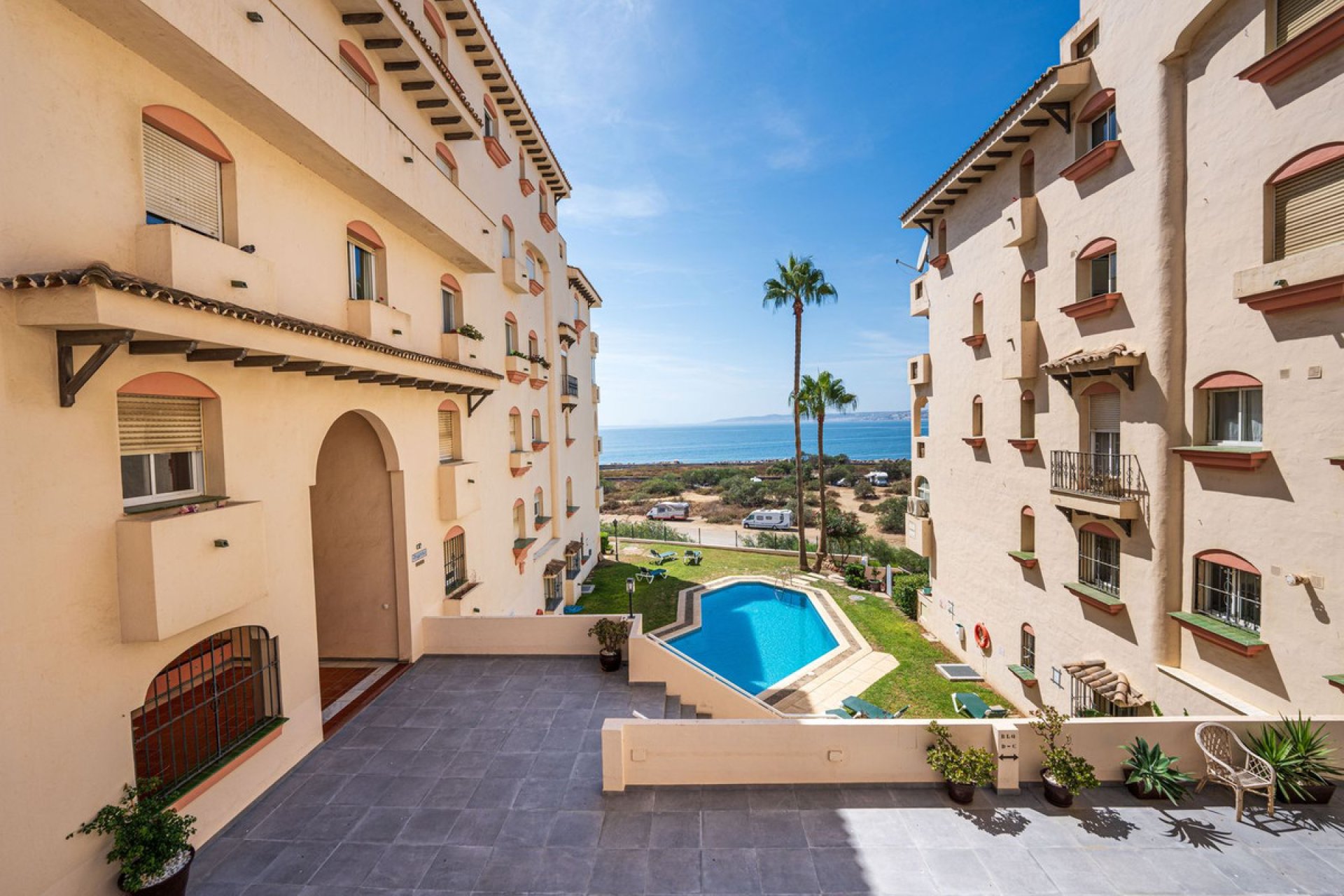 Resale - Apartment - Middle Floor Apartment - Estepona - Estepona Centro