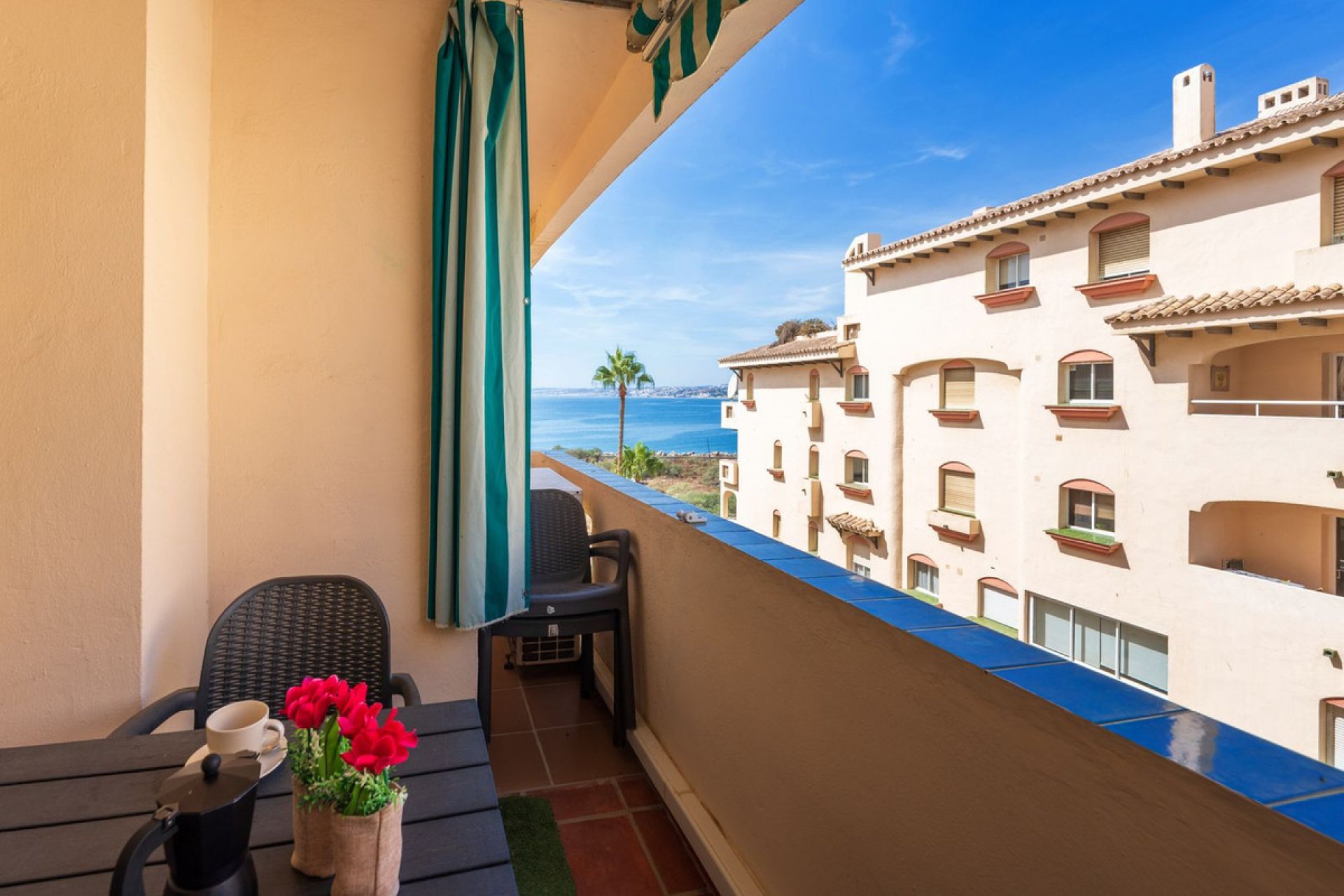 Resale - Apartment - Middle Floor Apartment - Estepona - Estepona Centro