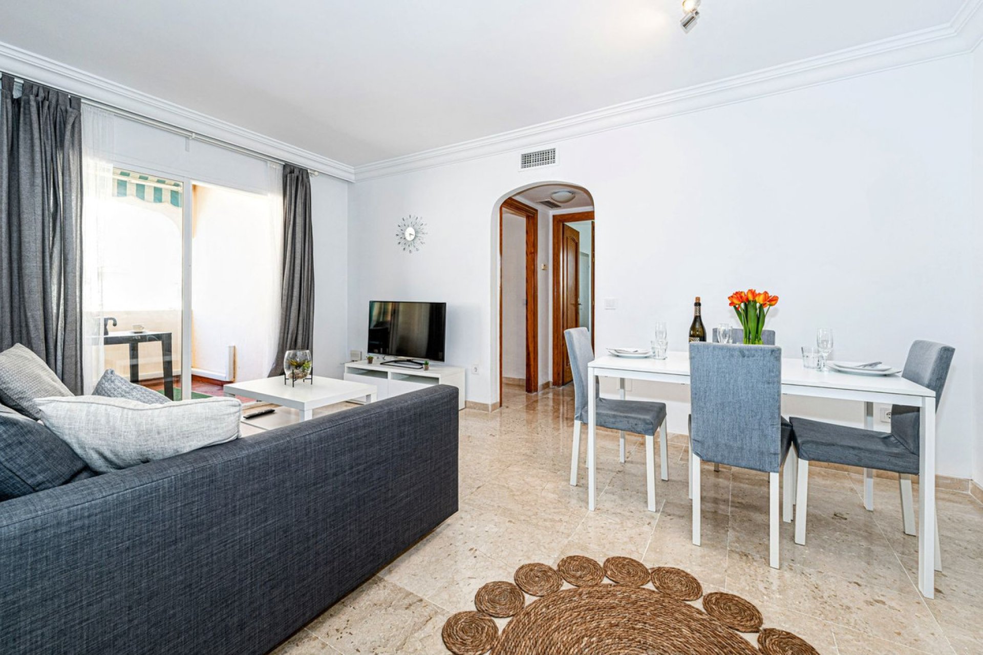 Resale - Apartment - Middle Floor Apartment - Estepona - Estepona Centro