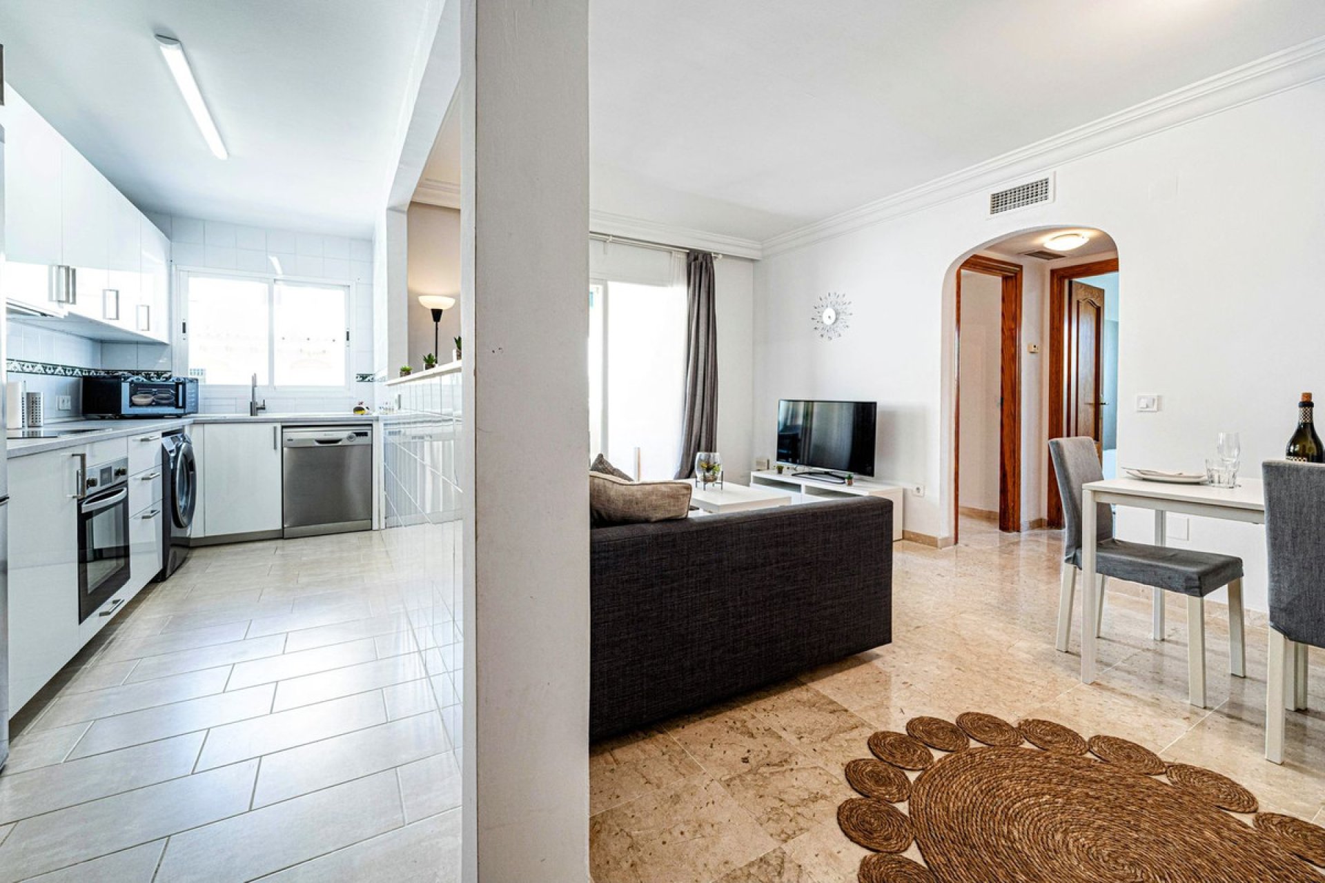 Resale - Apartment - Middle Floor Apartment - Estepona - Estepona Centro