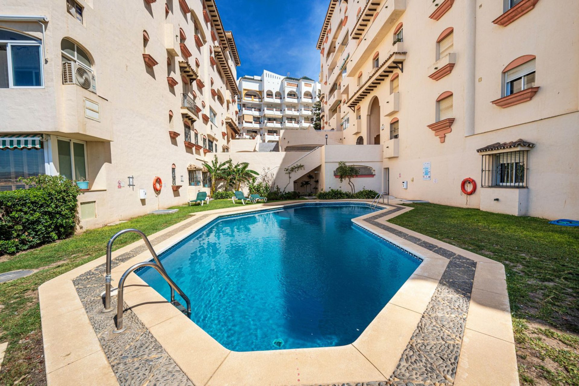 Resale - Apartment - Middle Floor Apartment - Estepona - Estepona Centro