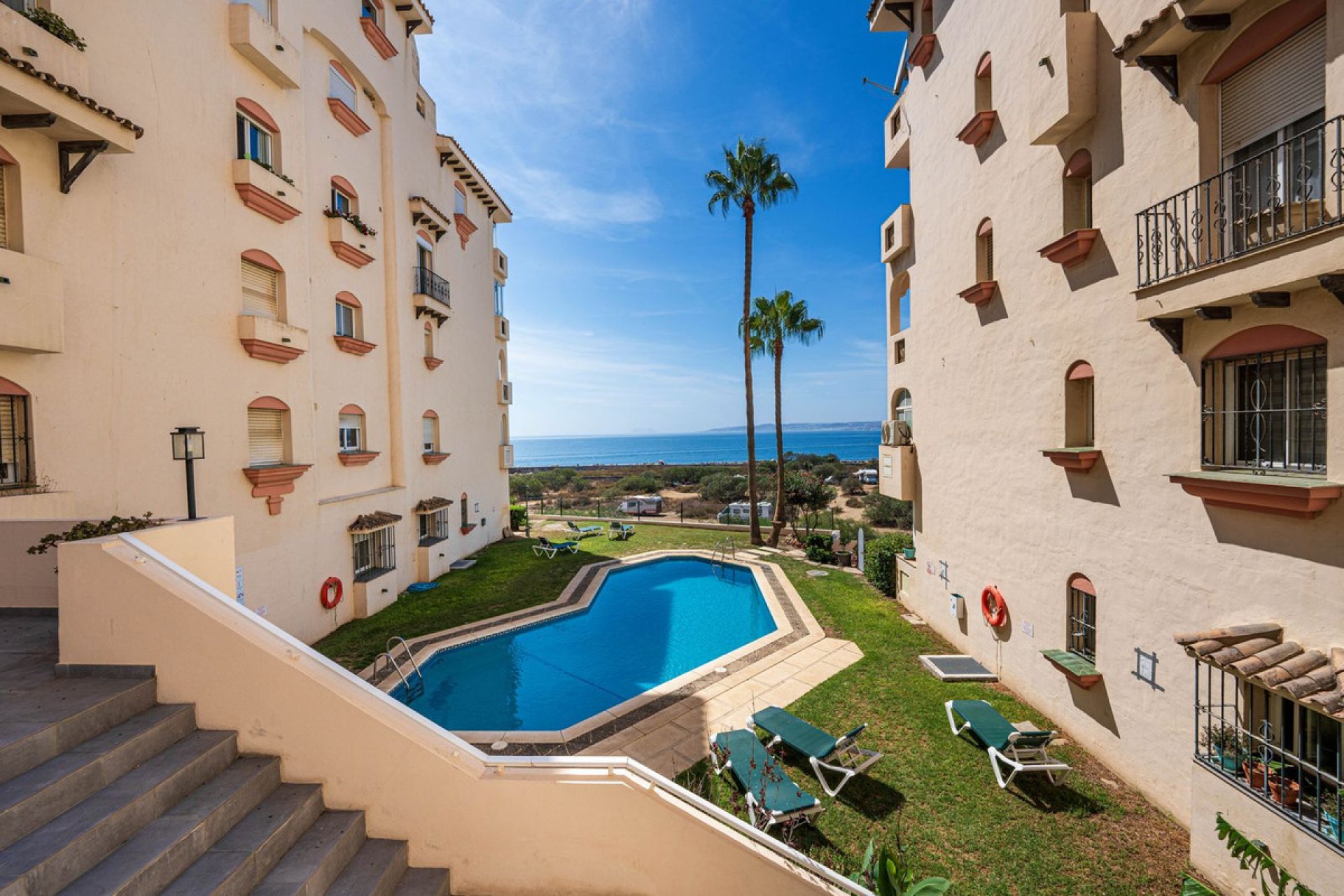 Resale - Apartment - Middle Floor Apartment - Estepona - Estepona Centro