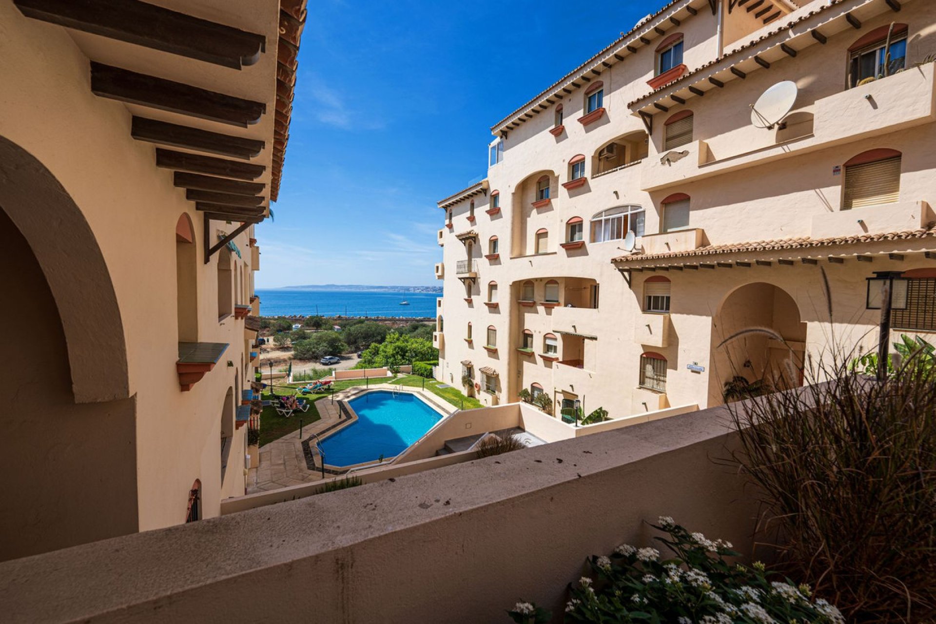 Resale - Apartment - Middle Floor Apartment - Estepona - Estepona Centro