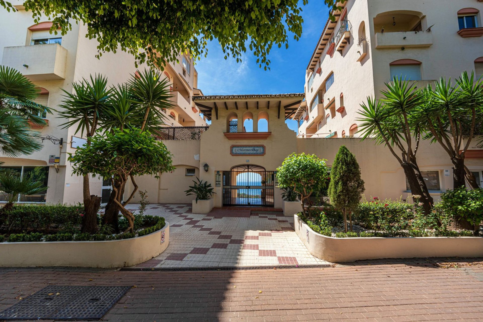 Resale - Apartment - Middle Floor Apartment - Estepona - Estepona Centro