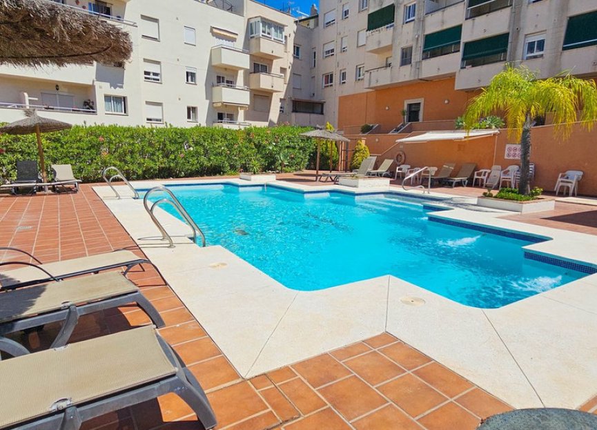 Resale - Apartment - Middle Floor Apartment - Estepona - Estepona Centro