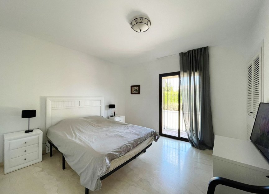 Resale - Apartment - Middle Floor Apartment - Estepona - Estepona Centro