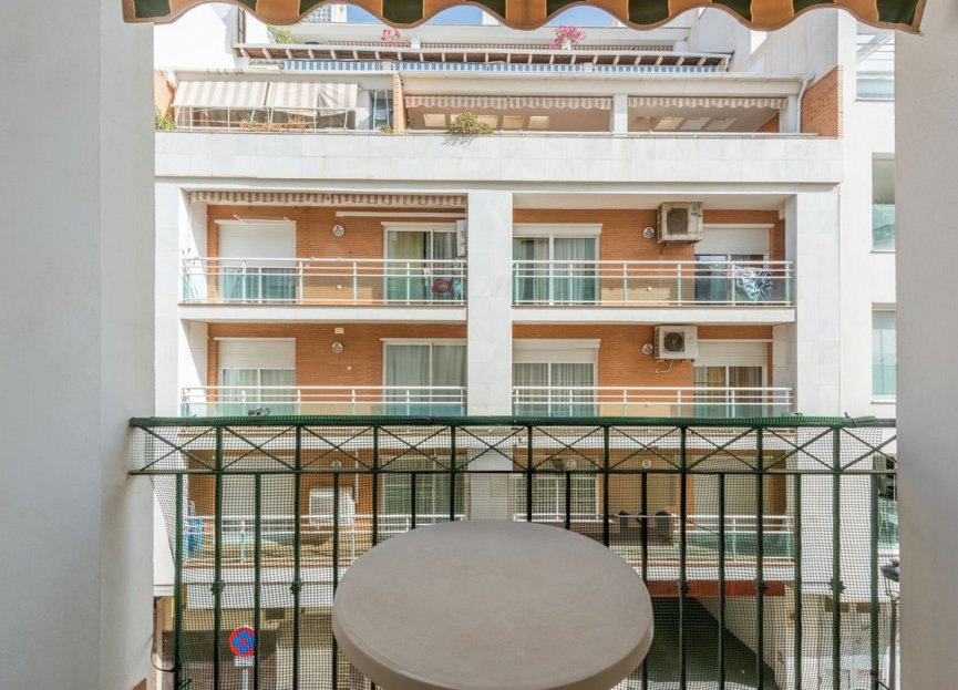 Resale - Apartment - Middle Floor Apartment - Estepona - Estepona Centro