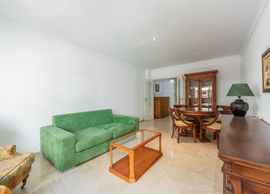 Resale - Apartment - Middle Floor Apartment - Estepona - Estepona Centro