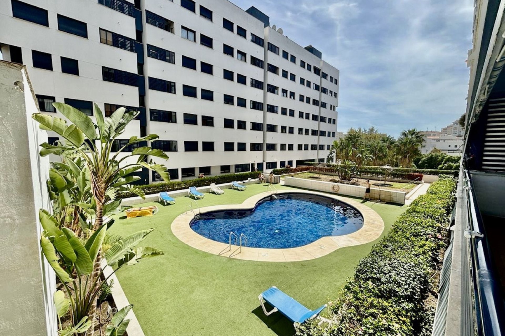 Resale - Apartment - Middle Floor Apartment - Estepona - Estepona Centro