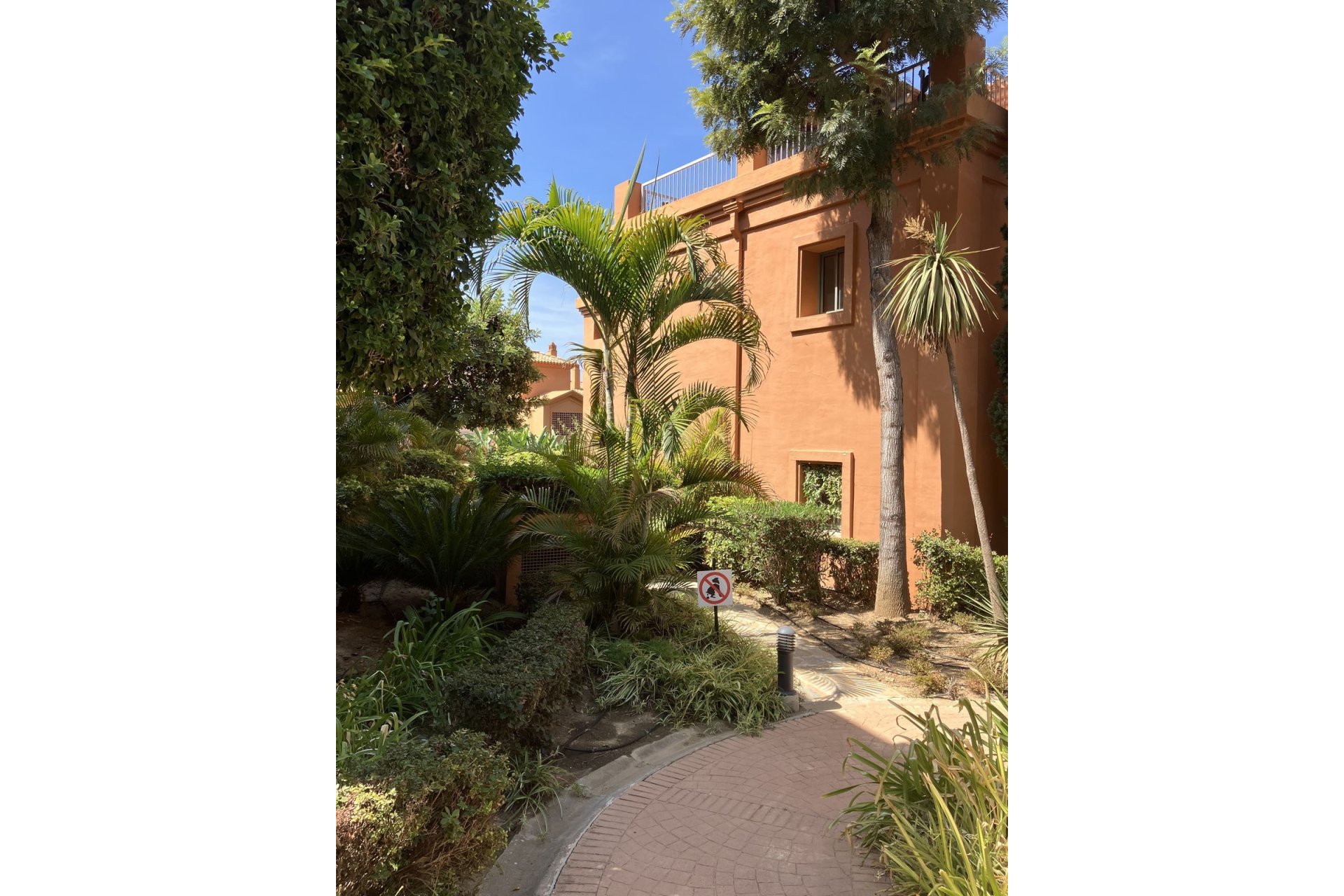 Resale - Apartment - Middle Floor Apartment - Estepona - Estepona Centro