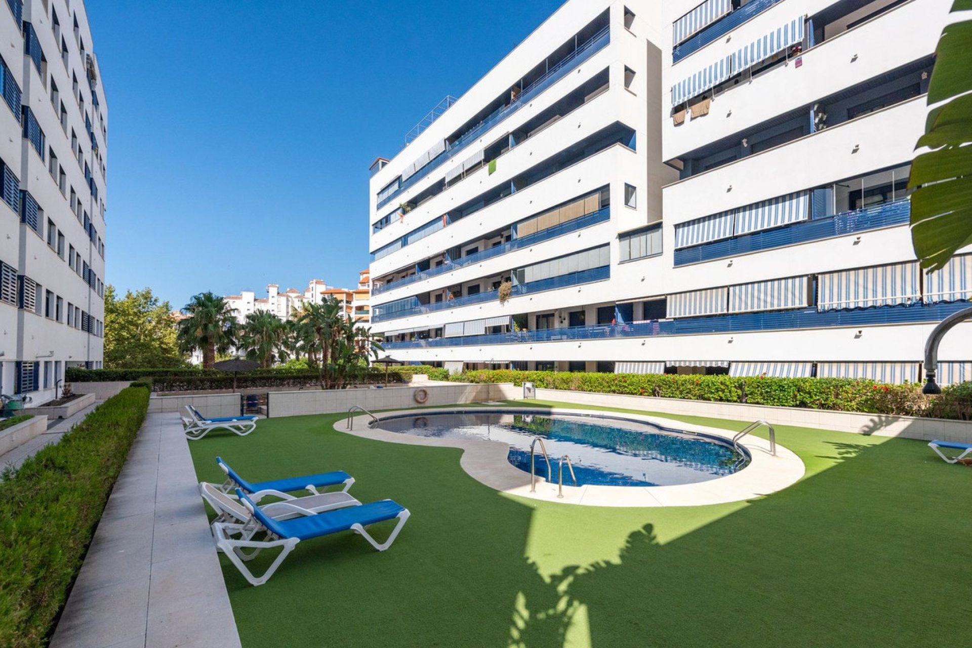 Resale - Apartment - Middle Floor Apartment - Estepona - Estepona Centro