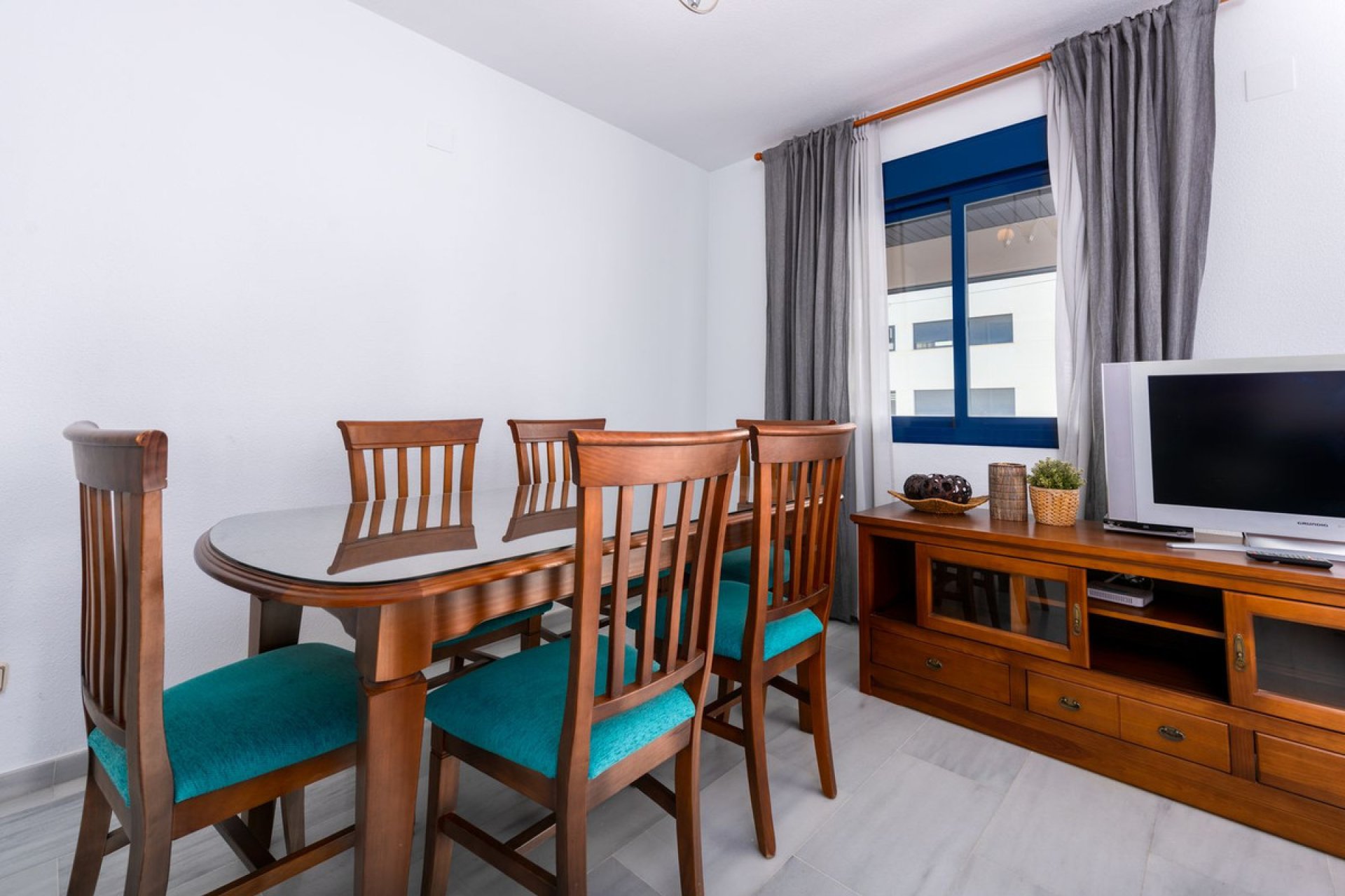 Resale - Apartment - Middle Floor Apartment - Estepona - Estepona Centro