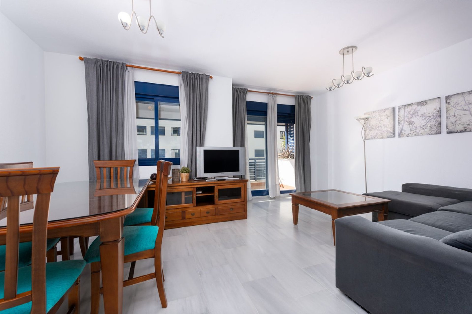 Resale - Apartment - Middle Floor Apartment - Estepona - Estepona Centro