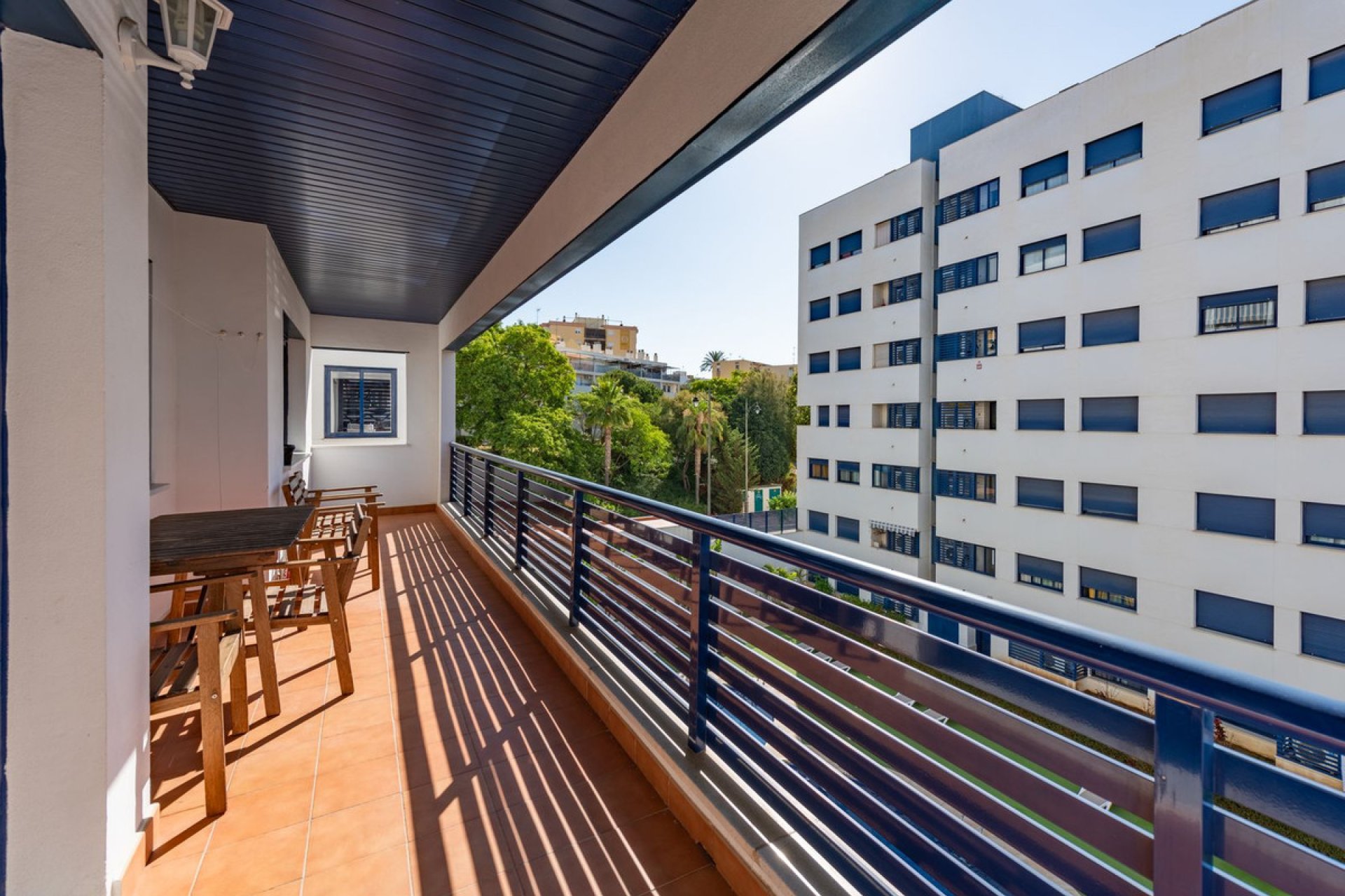 Resale - Apartment - Middle Floor Apartment - Estepona - Estepona Centro