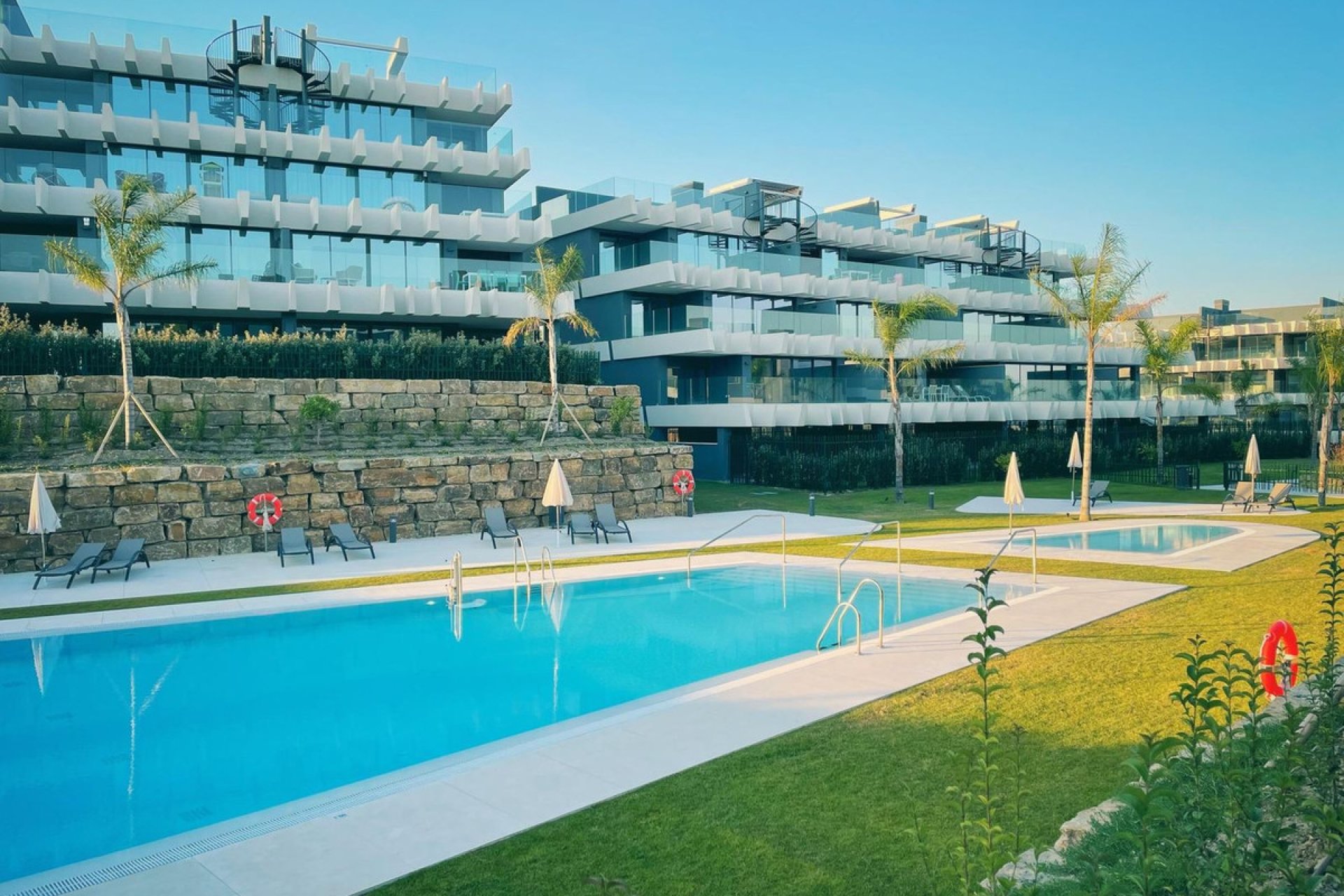 Resale - Apartment - Middle Floor Apartment - Estepona - Estepona Centro