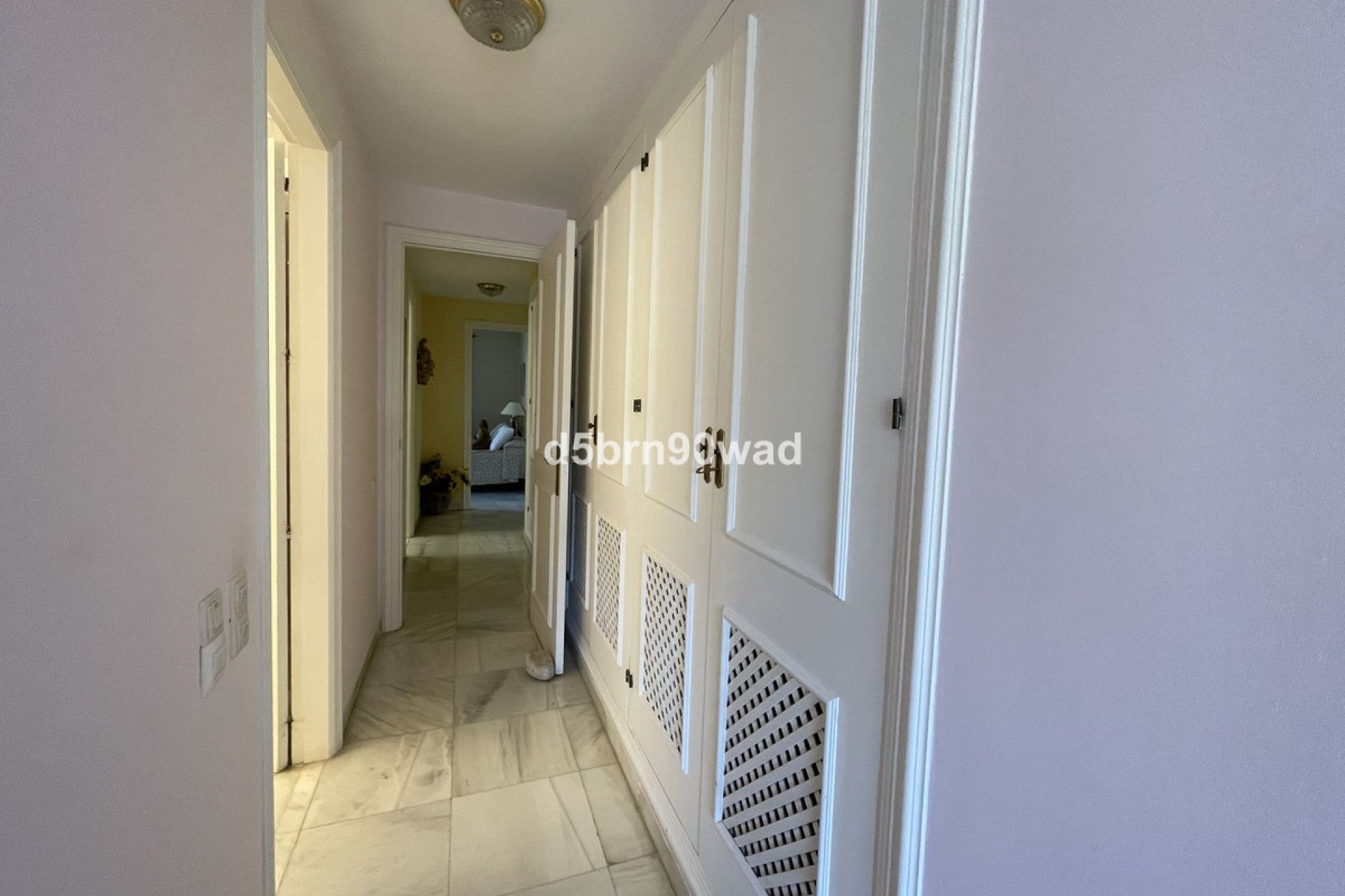 Resale - Apartment - Middle Floor Apartment - Estepona - Estepona Centro