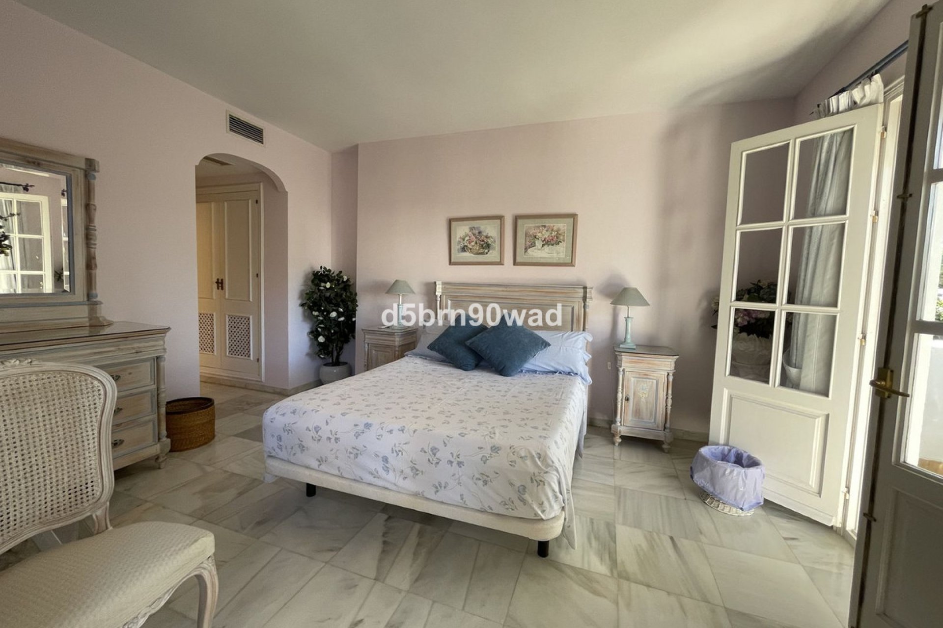 Resale - Apartment - Middle Floor Apartment - Estepona - Estepona Centro