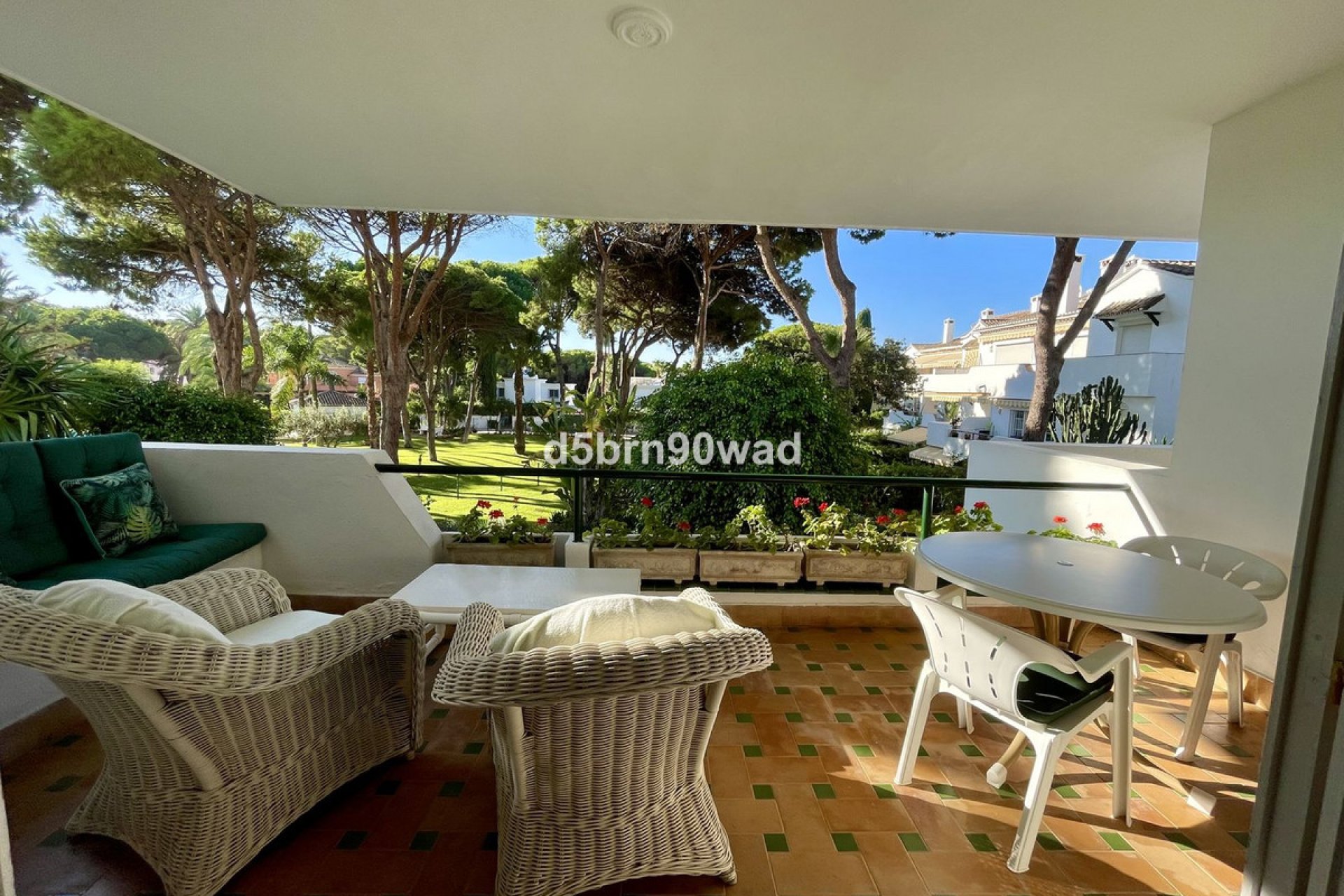 Resale - Apartment - Middle Floor Apartment - Estepona - Estepona Centro