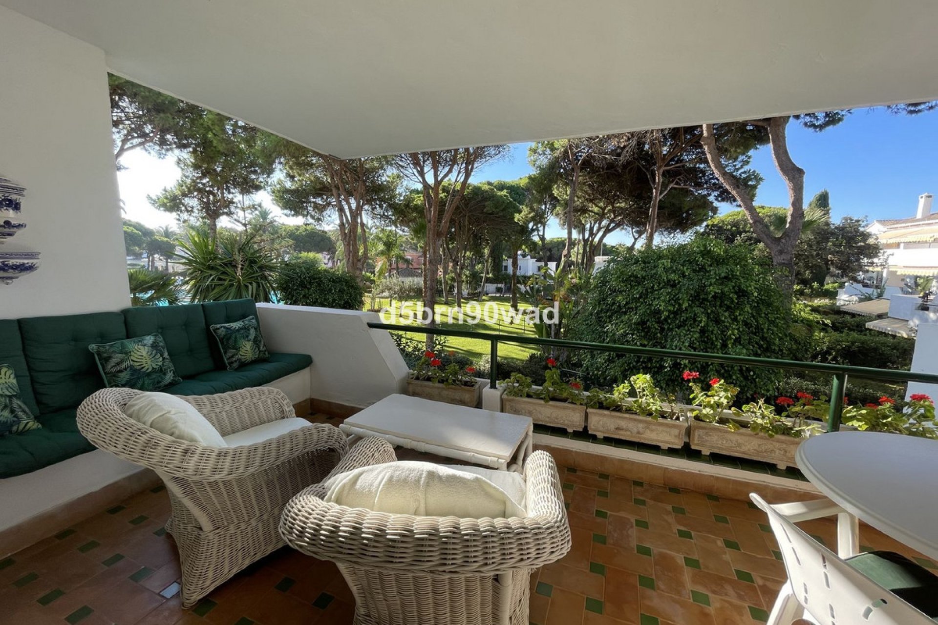 Resale - Apartment - Middle Floor Apartment - Estepona - Estepona Centro