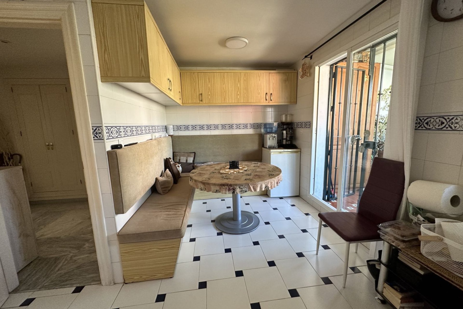 Resale - Apartment - Middle Floor Apartment - Estepona - Estepona Centro