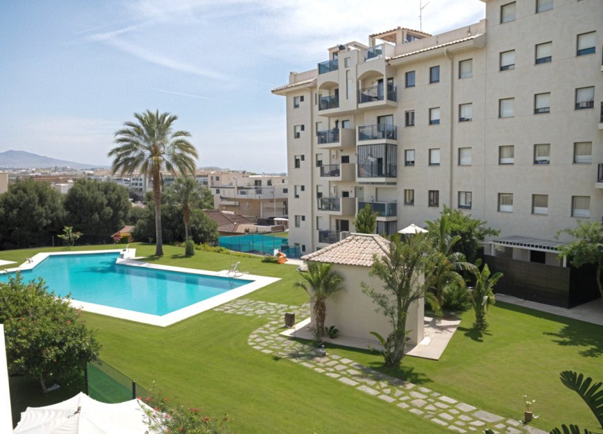 Resale - Apartment - Middle Floor Apartment - Estepona - Estepona Centro