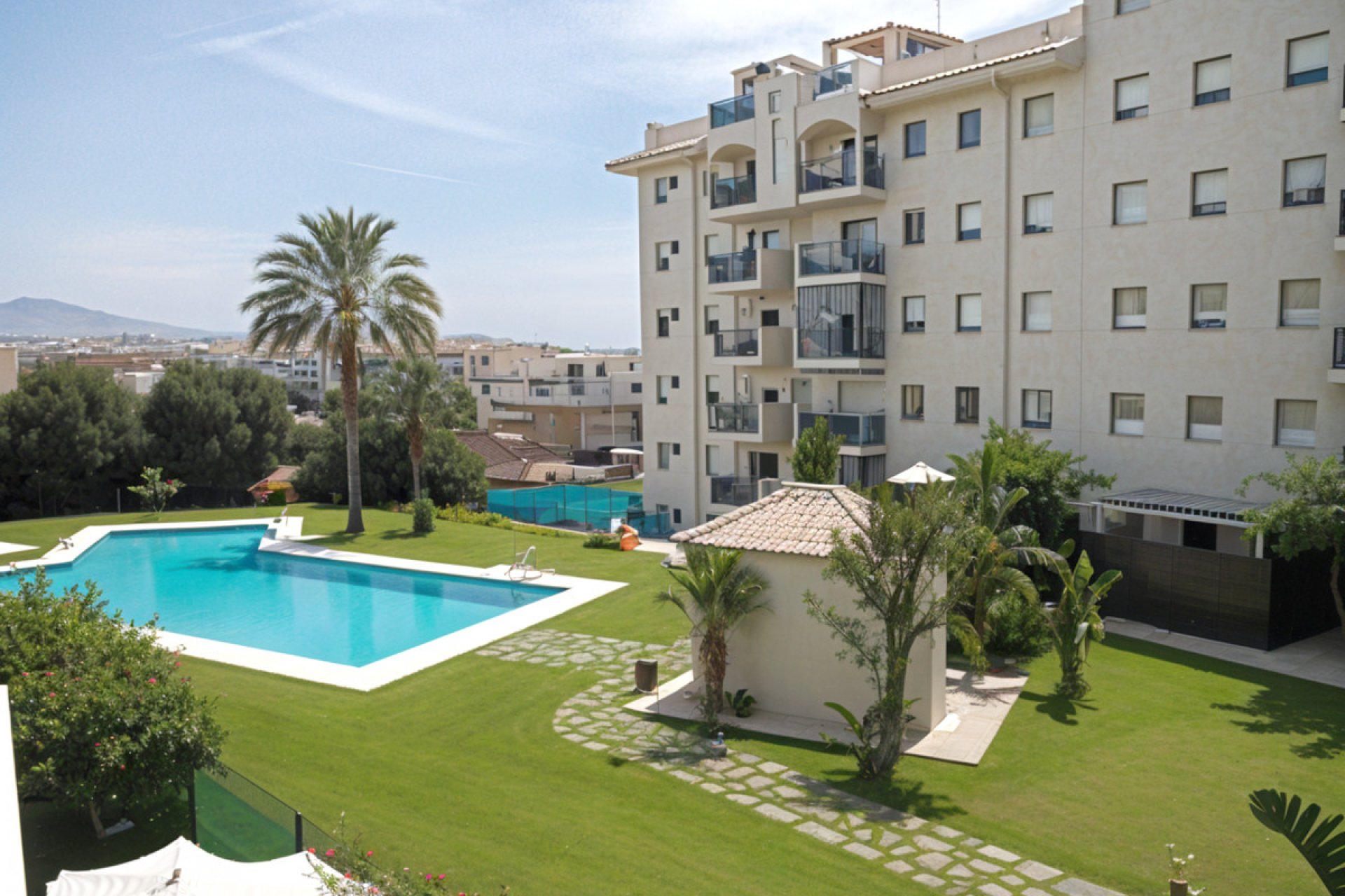 Resale - Apartment - Middle Floor Apartment - Estepona - Estepona Centro