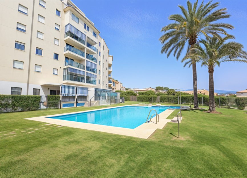 Resale - Apartment - Middle Floor Apartment - Estepona - Estepona Centro