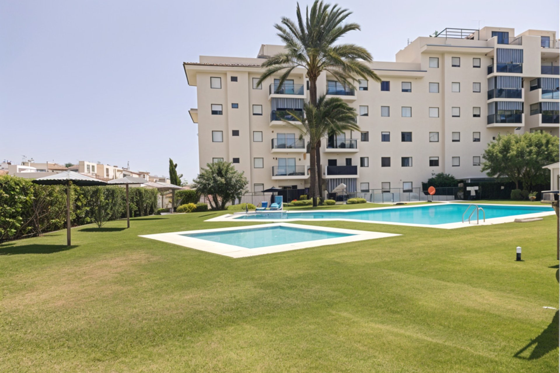 Resale - Apartment - Middle Floor Apartment - Estepona - Estepona Centro