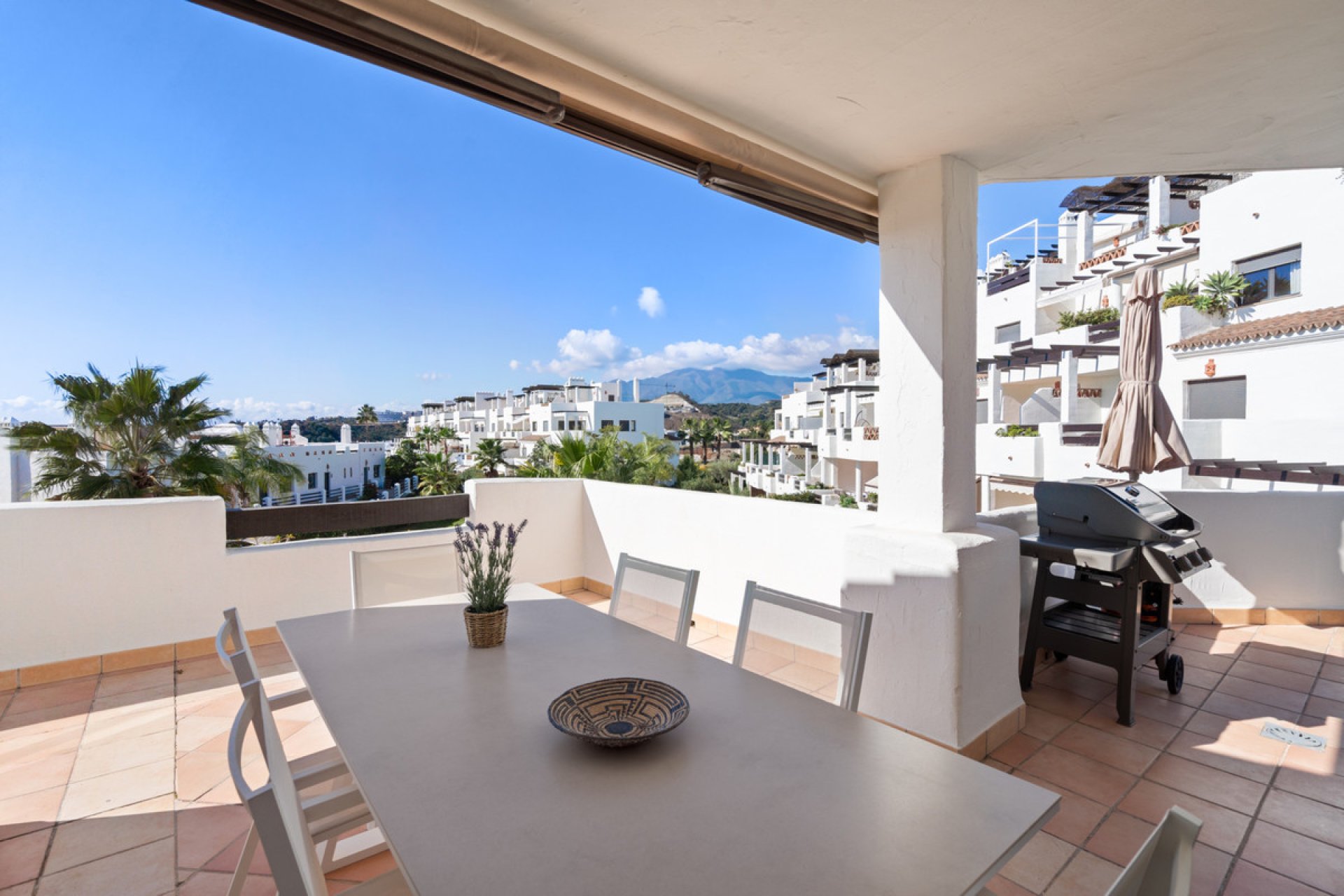 Resale - Apartment - Middle Floor Apartment - Estepona - Estepona Centro