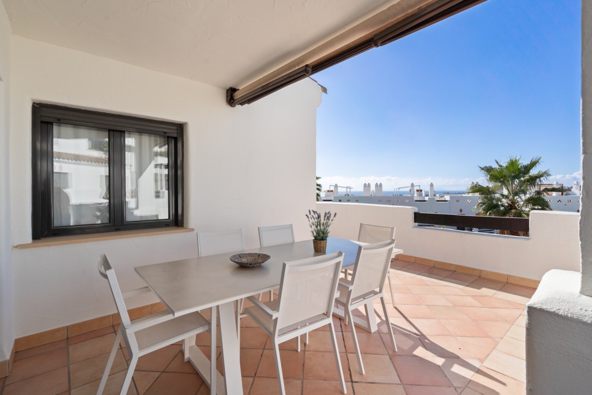 Resale - Apartment - Middle Floor Apartment - Estepona - Estepona Centro