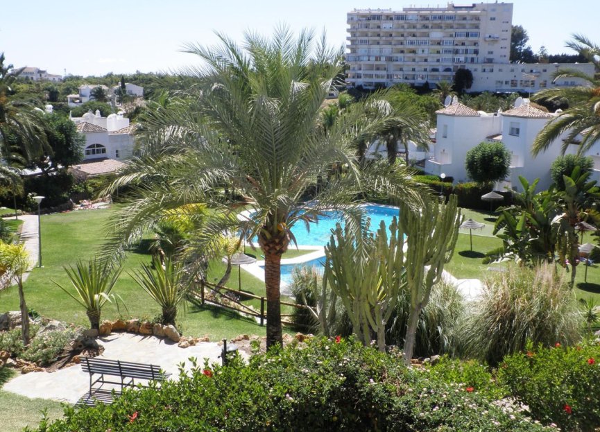 Resale - Apartment - Middle Floor Apartment - Estepona - Estepona Centro