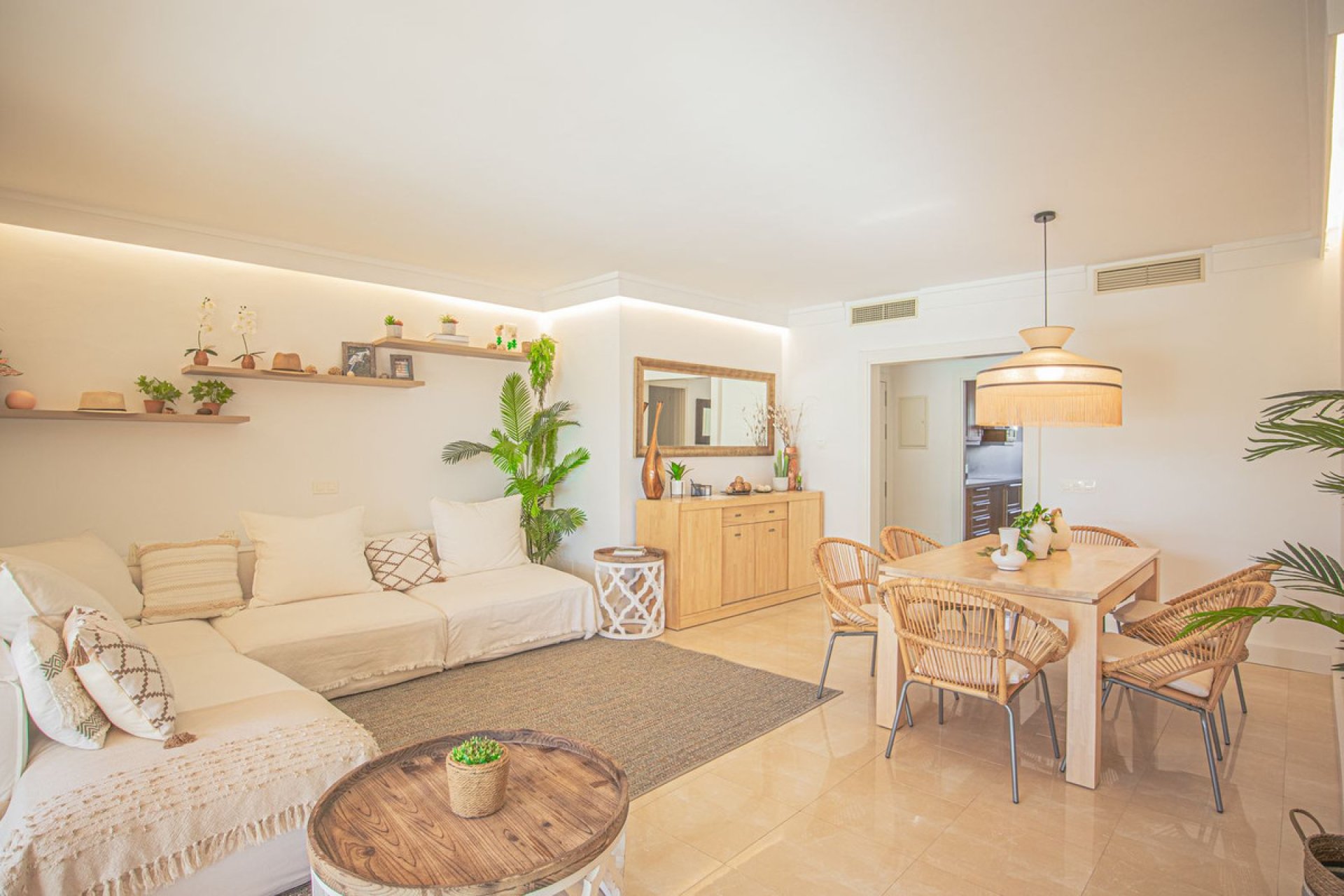 Resale - Apartment - Middle Floor Apartment - Estepona - Estepona Centro