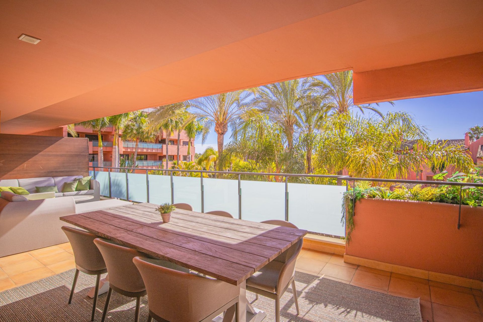 Resale - Apartment - Middle Floor Apartment - Estepona - Estepona Centro