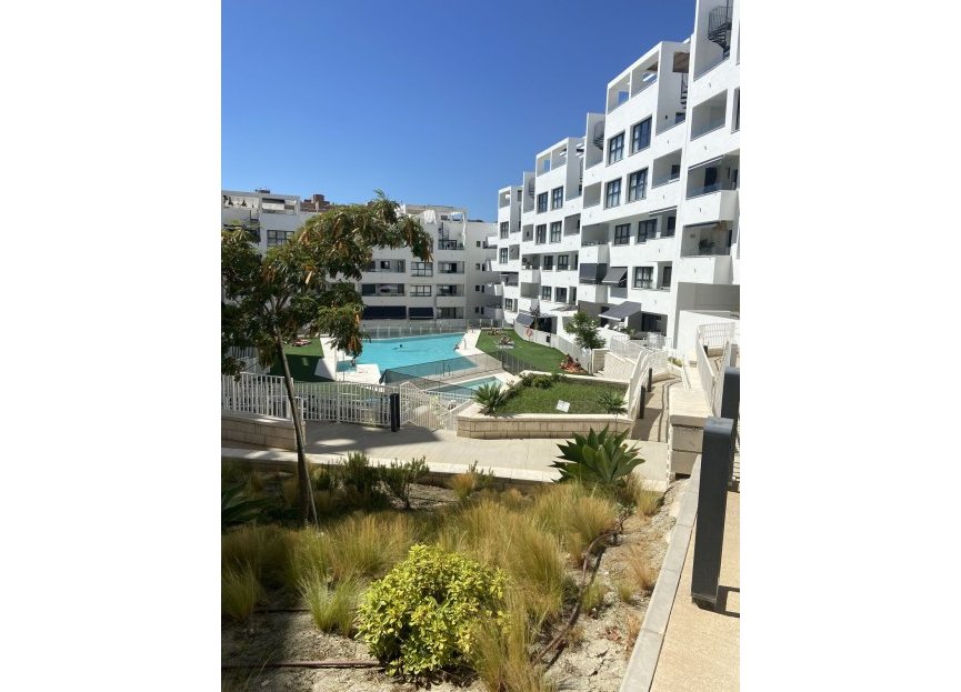 Resale - Apartment - Middle Floor Apartment - Estepona - Estepona Centro