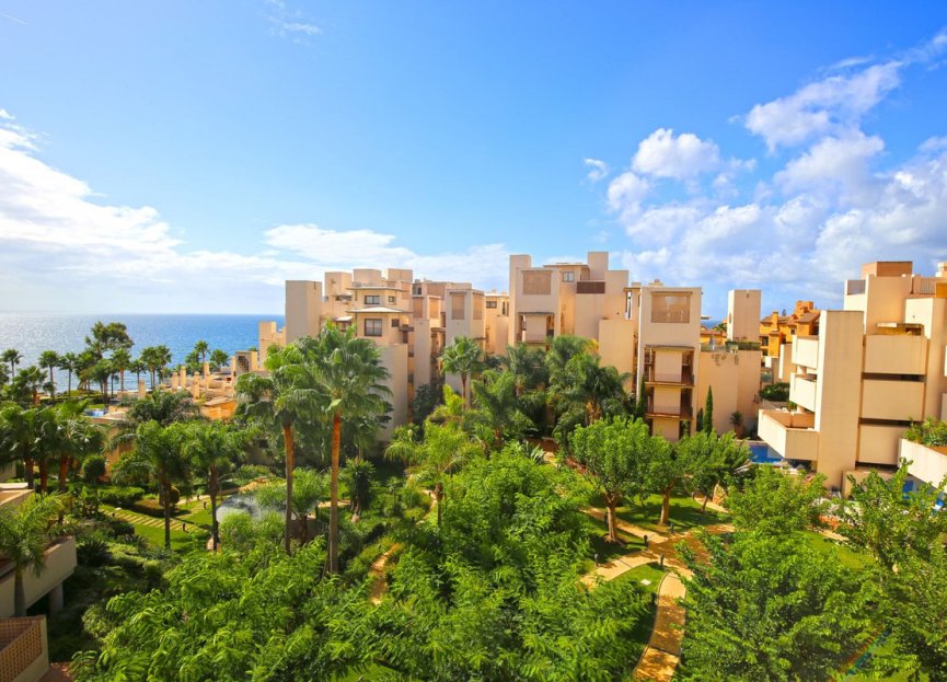 Resale - Apartment - Middle Floor Apartment - Estepona - Estepona Centro