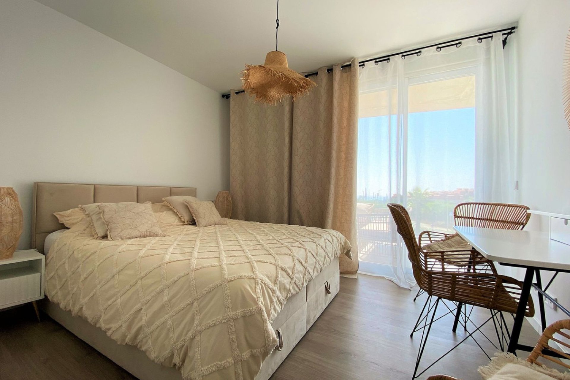 Resale - Apartment - Middle Floor Apartment - Estepona - Estepona Centro