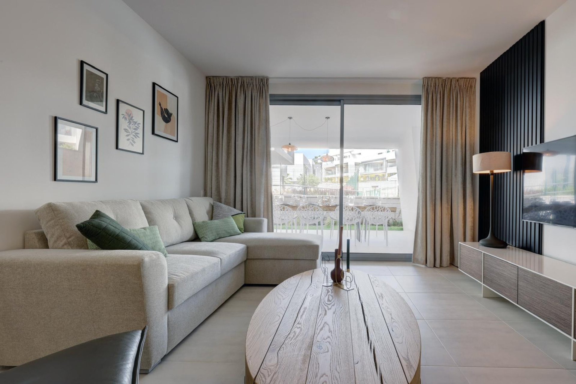 Resale - Apartment - Middle Floor Apartment - Estepona - Estepona Centro