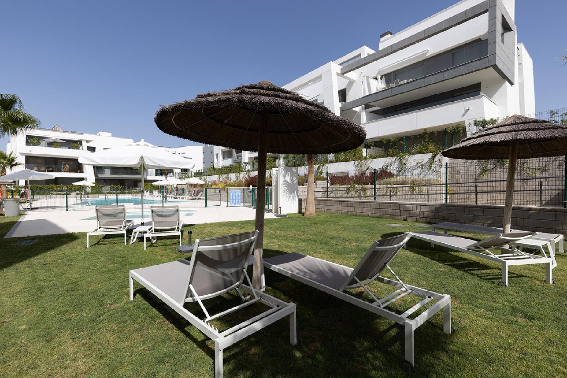 Resale - Apartment - Middle Floor Apartment - Estepona - Estepona Centro