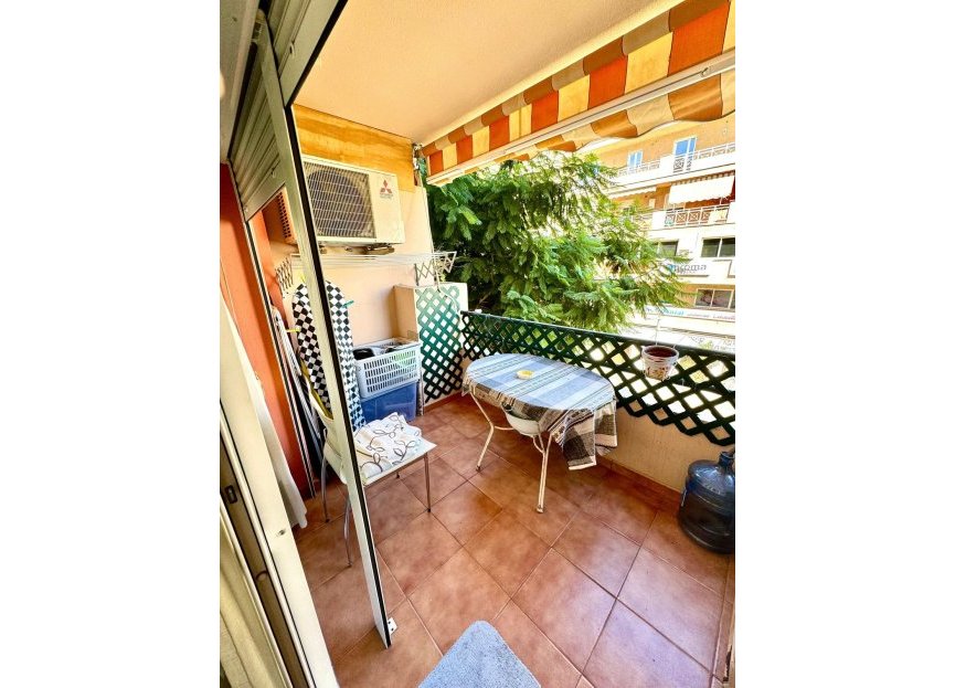 Resale - Apartment - Middle Floor Apartment - Estepona - Estepona Centro