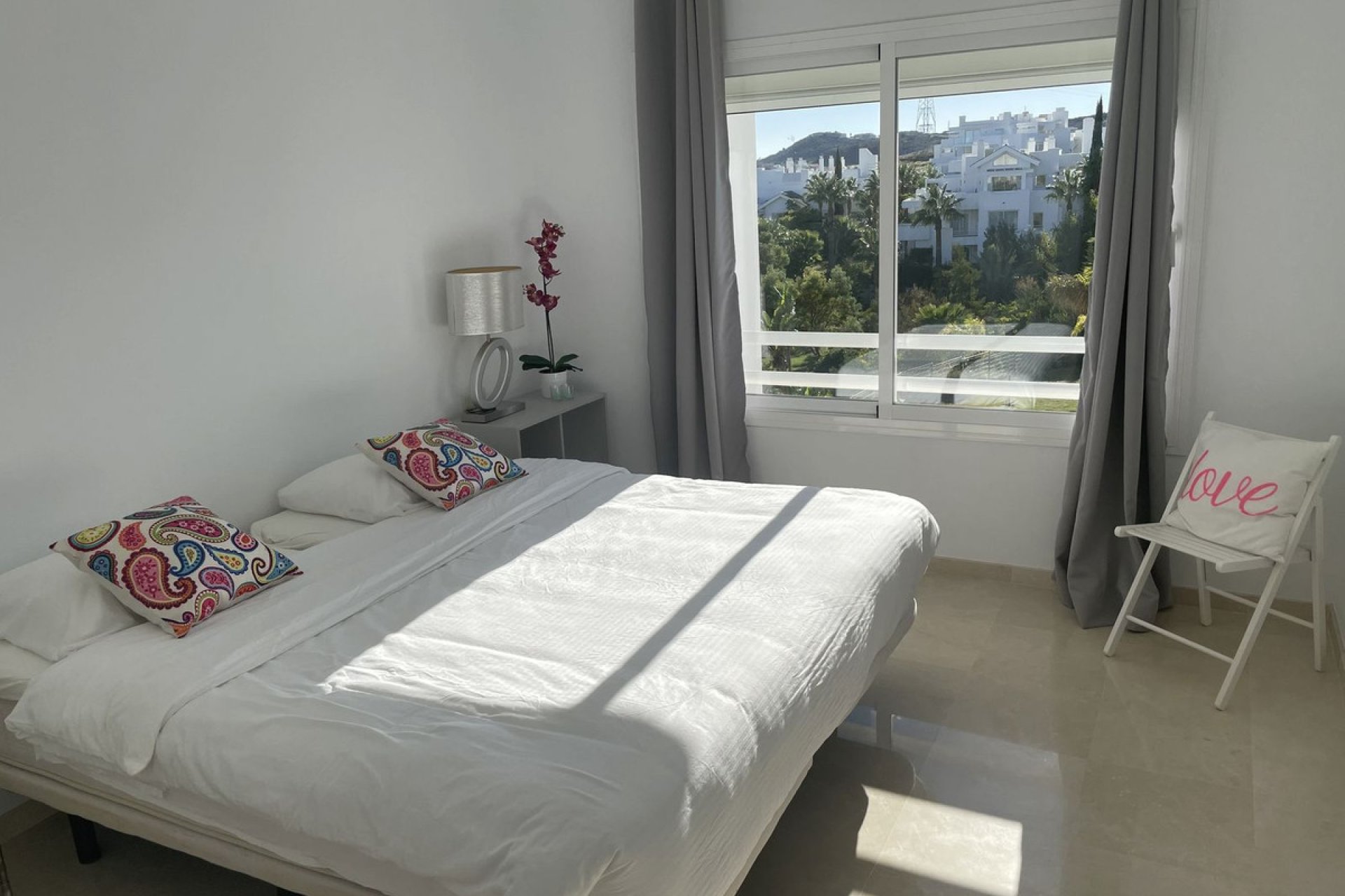 Resale - Apartment - Middle Floor Apartment - Estepona - Estepona Centro