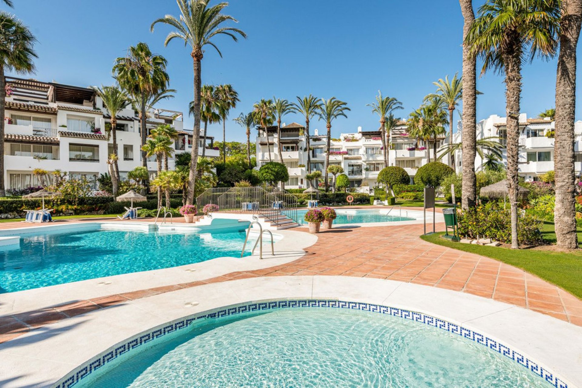 Resale - Apartment - Middle Floor Apartment - Estepona - Estepona Centro