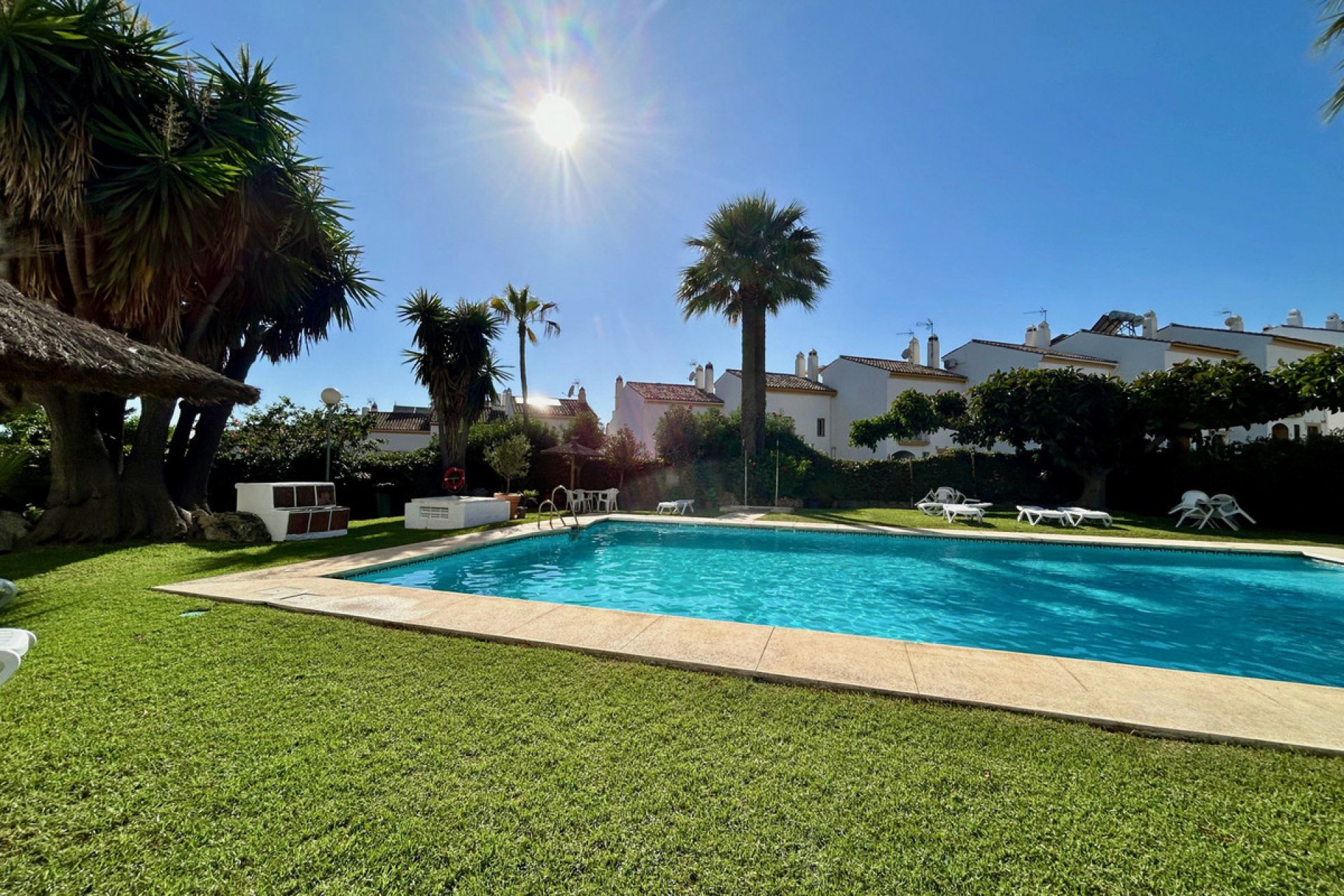 Resale - Apartment - Middle Floor Apartment - Estepona - Estepona Centro