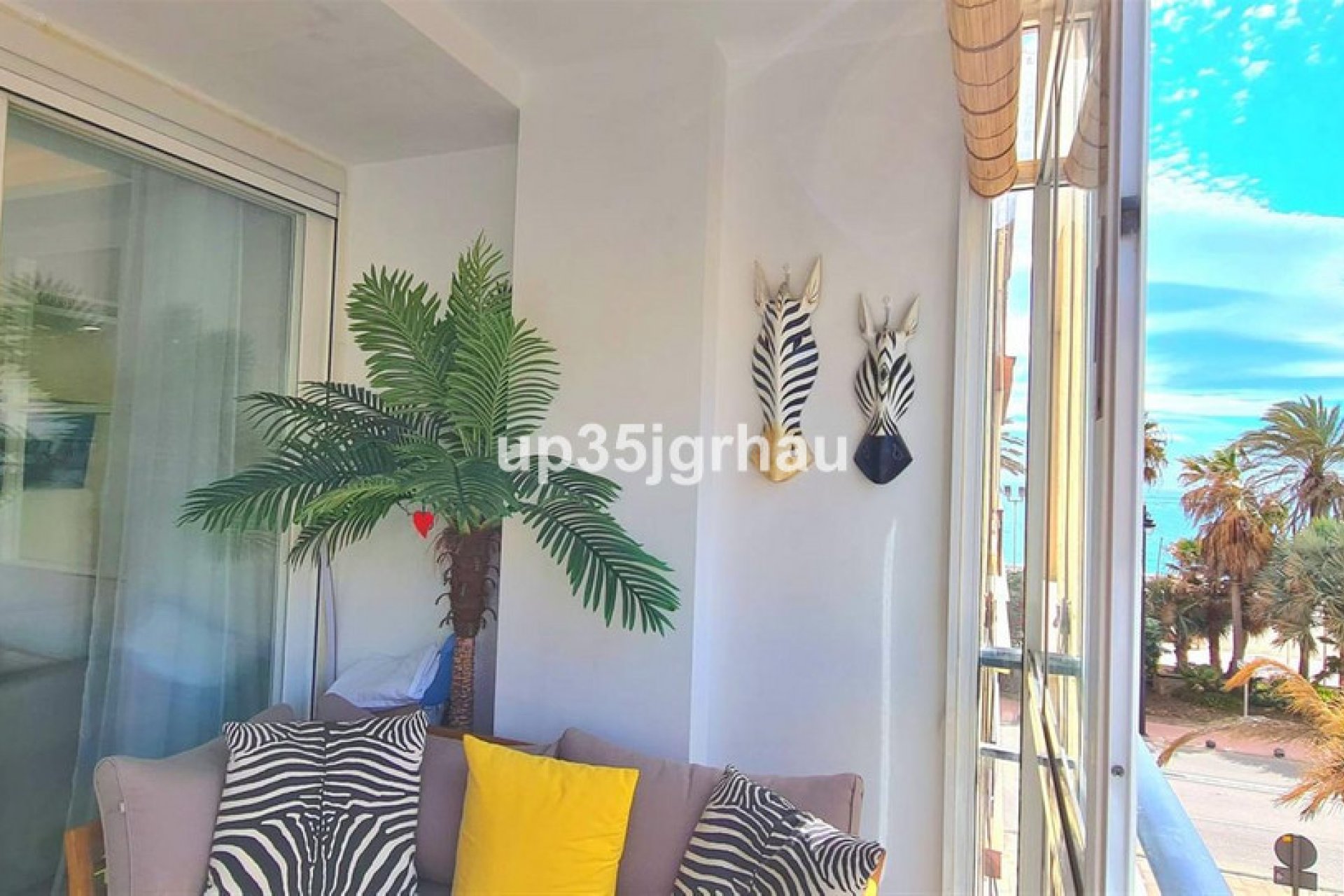 Resale - Apartment - Middle Floor Apartment - Estepona - Estepona Centro