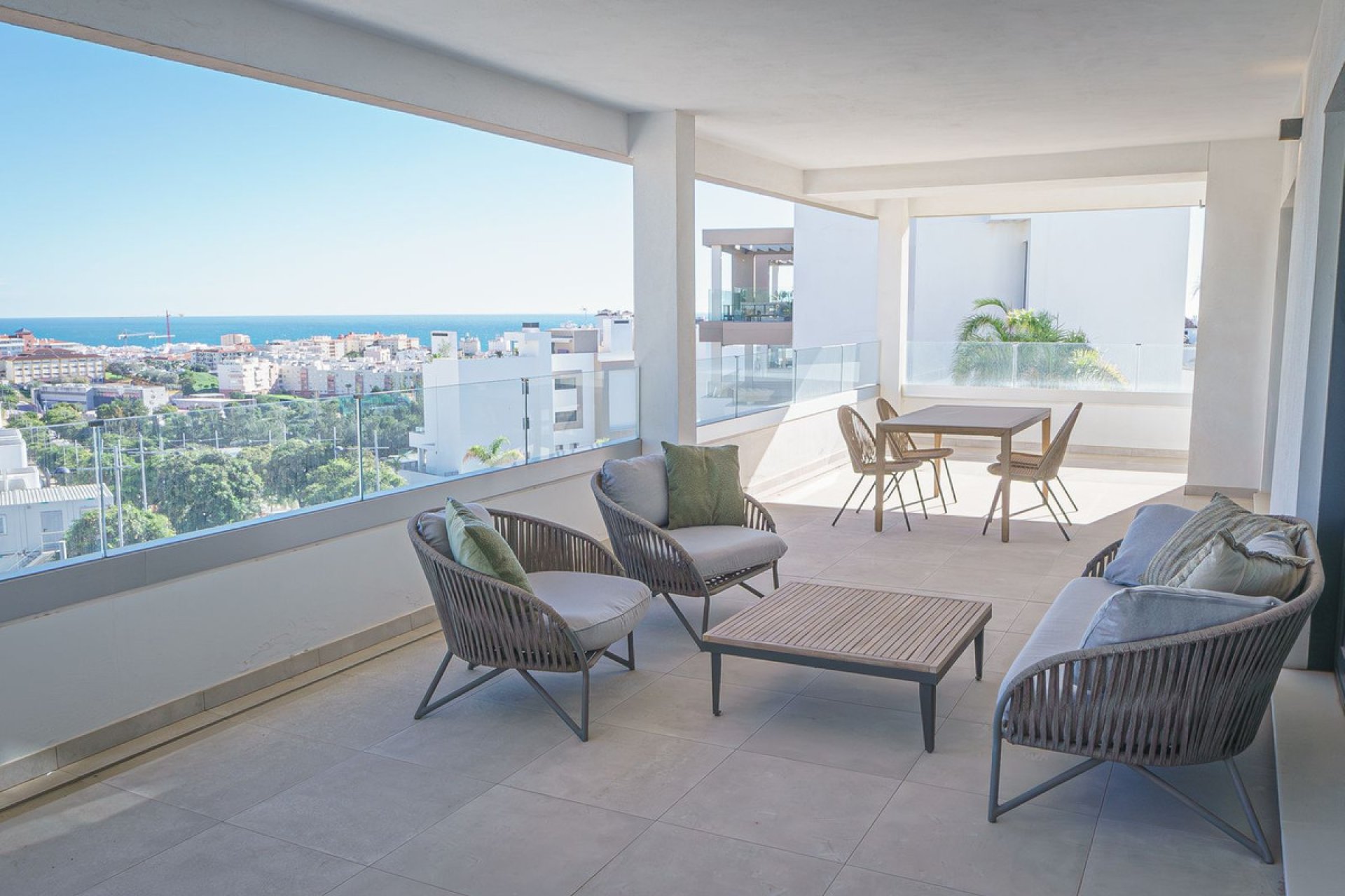 Resale - Apartment - Middle Floor Apartment - Estepona - Estepona Centro