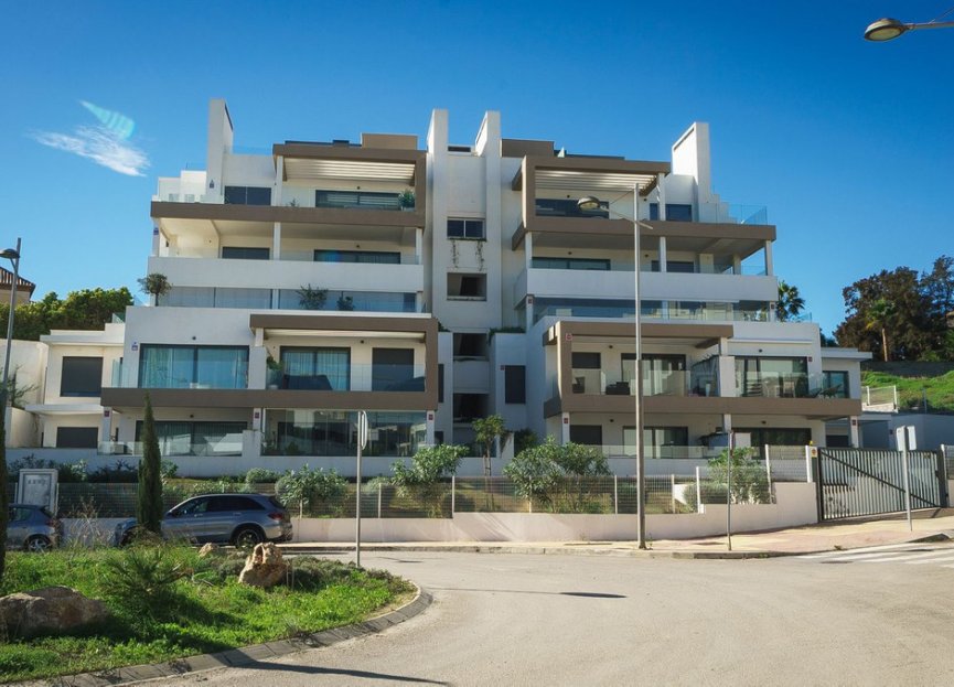 Resale - Apartment - Middle Floor Apartment - Estepona - Estepona Centro